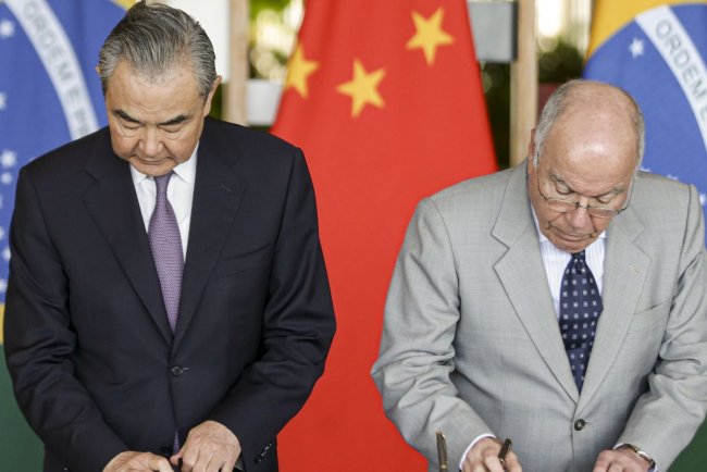 Visto de permanência de brasileiros e chineses passa para dez anos