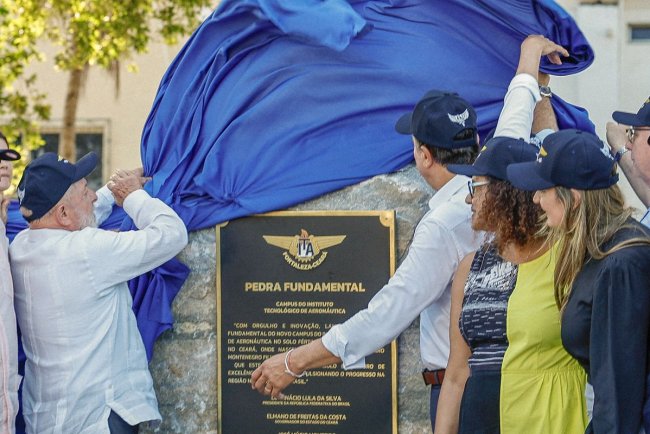 Lula lança pedra fundamental do campus do ITA em Fortaleza