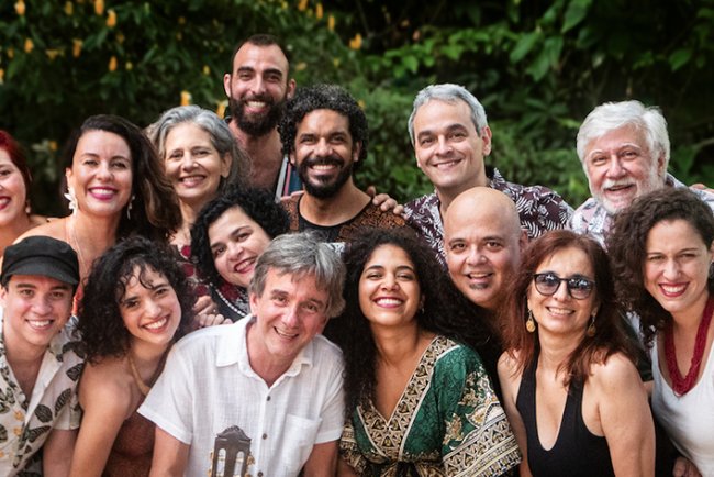 Equale celebra Tom Jobim no single 'Dindi' antes de álbum em que grupo dá vozes ao delírio carioca de Aldir Blanc