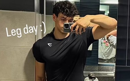 Filho de Xanddy e Carla faz sucesso ao mostrar supercoxas em banheiro: ‘Leg day’