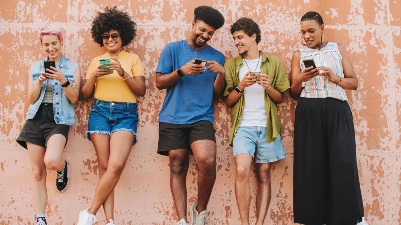 Jovens no Brasil são mais ou menos conservadores do que os mais velhos? O que pesquisa descobriu sobre a geração Z