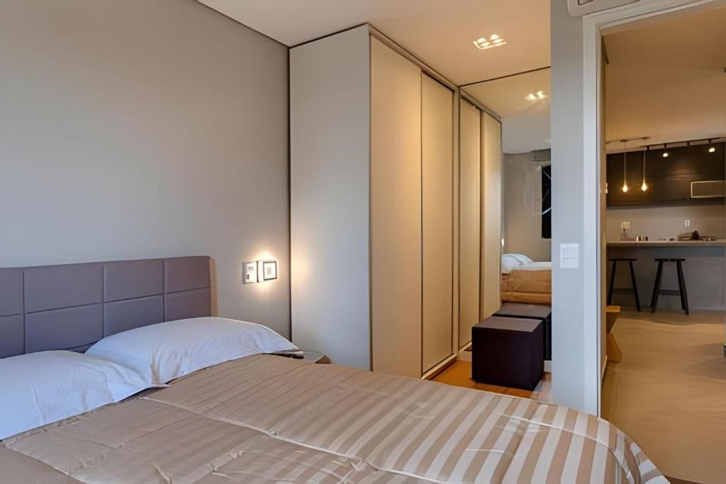 Apartamento moderno com cozinha integrada, varanda e acabamento sofisticado