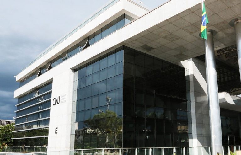 Lei cria departamento para monitorar decisões internacionais sobre direitos humanos