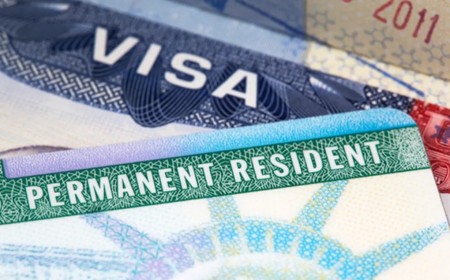 Governo Trump recua sobre regra que exigia saída dos EUA para obtenção de green card, diz jornal